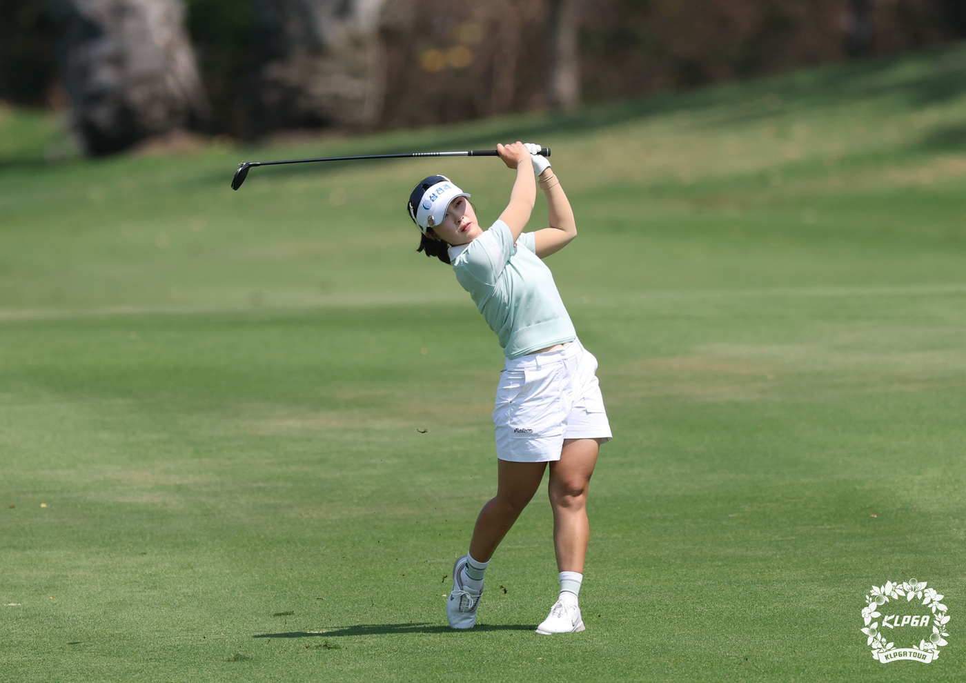 (서울=뉴스1) = 전예성이 15일(현지시간) 태국 촌부리 아마타 스프링컨트리클럽에서 열린 KLPGA 해외 개막전인 ‘2026 리쥬란 챔피언십’ 파이널 라운드 3번홀에서 세컨드샷을 …