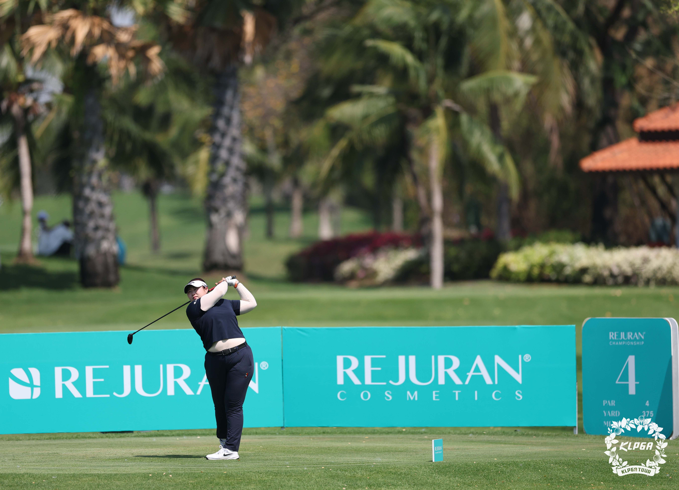 (서울=뉴스1) = 전예성이 15일(현지시간) 태국 촌부리 아마타 스프링컨트리클럽에서 열린 KLPGA 해외 개막전인 ‘2026 리쥬란 챔피언십’ 파이널 라운드 4번홀에서 티샷을 하 …