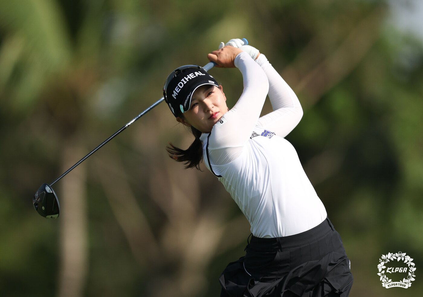 본문 이미지 - 박현경이 15일(현지시간) 태국 촌부리 아마타 스프링컨트리클럽에서 열린 KLPGA 해외 개막전인 ‘2026 리쥬란 챔피언십’ 파이널 라운드 1번홀에서 티샷을 하고 있다. (KLPGA 제공. 재판매 및 DB 금지) 2026.3.15 ⓒ 뉴스1
