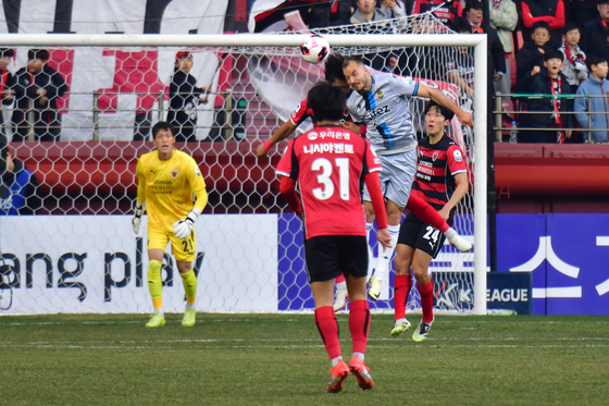 인천 무고사 '공중전'