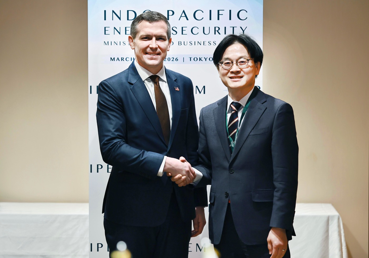 (서울=뉴스1) = 김정관 산업통상자원부 장관이 15일(현지시간) 일본 도쿄에서 열린 ‘제1차 인도·태평양 에너지 안보 장관회의 및 비즈니스 포럼’을 계기로 카일 하우스베이트 미국 …