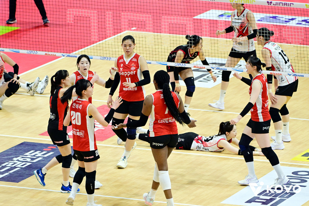 여자배구 페퍼저축은행, 정관장 3-1 제압…창단 최다 16승으로 마무리