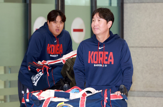 WBC마치고 입국하는 류지현 감독