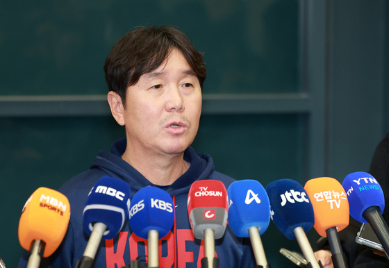 WBC 8강 성과···인터뷰하는 류지현 감독