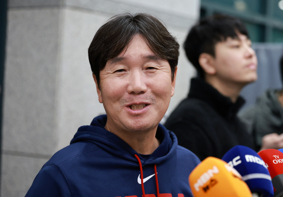 미소 보이는 류지현 감독