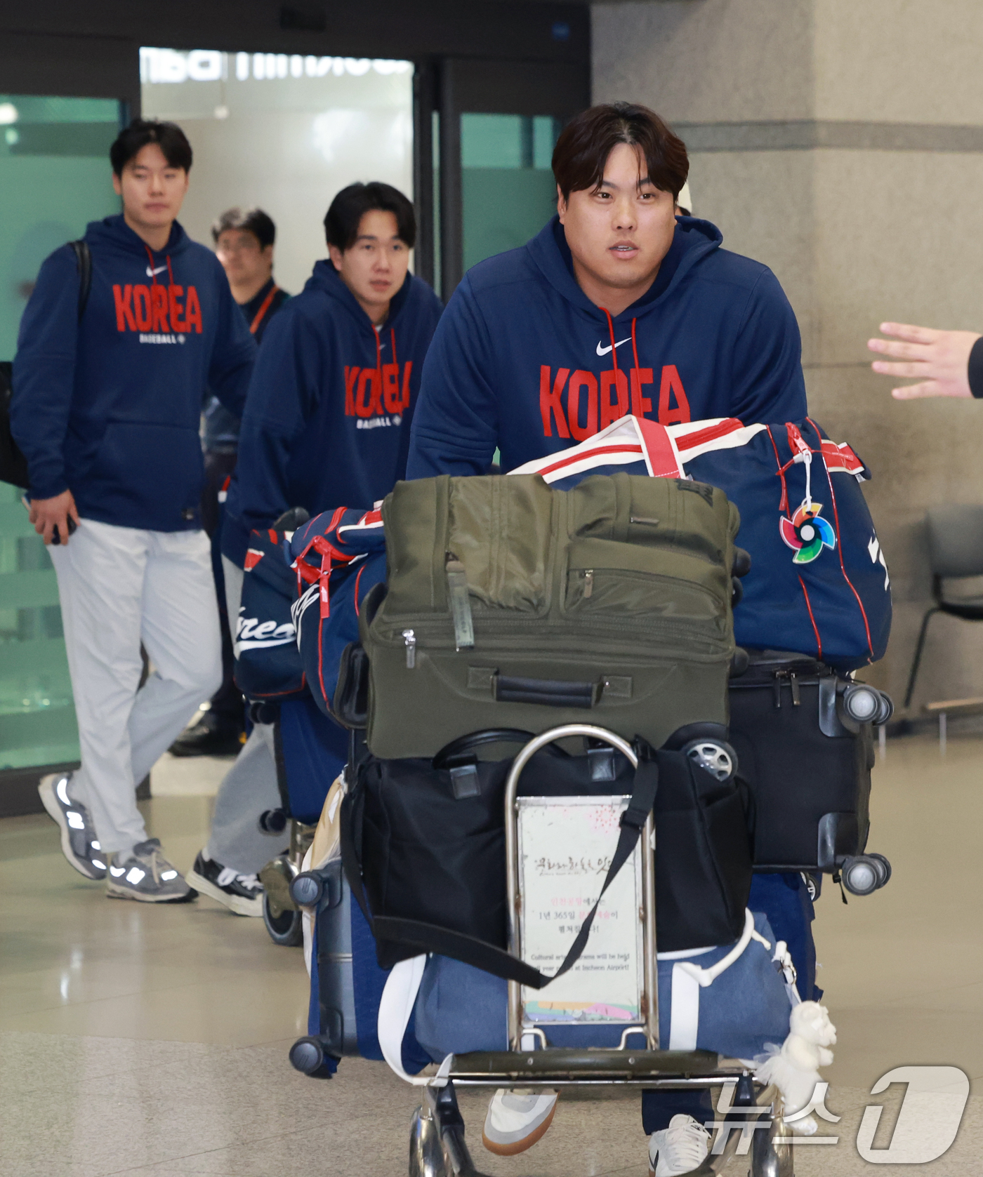 (인천공항=뉴스1) 이호윤 기자 = 류현진 등 월드베이스볼클래식(WBC) 야구대표팀 선수들이 16일 인천국제공항 제1여객터미널을 통해 귀국하고 있다. 2026.3.16/뉴스1