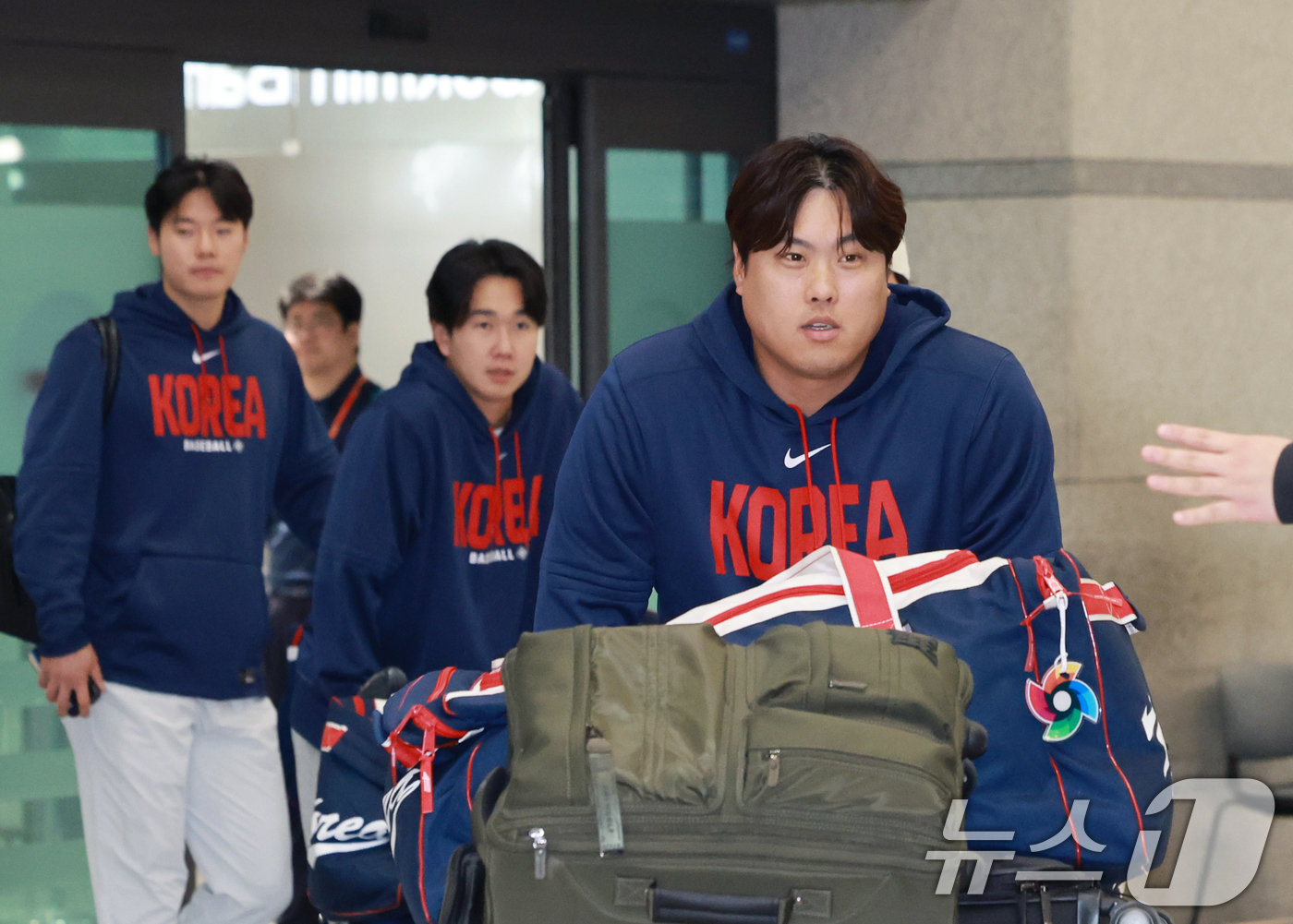 (인천공항=뉴스1) 이호윤 기자 = 류현진 등 월드베이스볼클래식(WBC) 야구대표팀 선수들이 16일 인천국제공항 제1여객터미널을 통해 귀국하고 있다. 2026.3.16/뉴스1