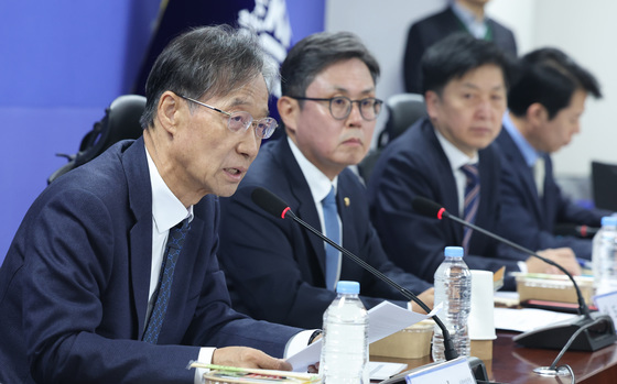 모두발언하는 유동수 위원장