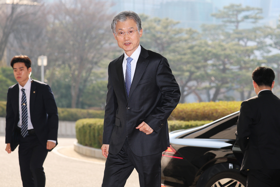 출근하는 조희대 대법원장