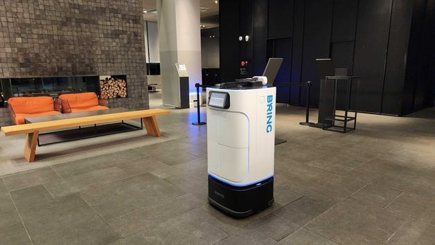 카카오모빌리티, 호텔 로봇 서비스 성과…"룸서비스 매출 3배"