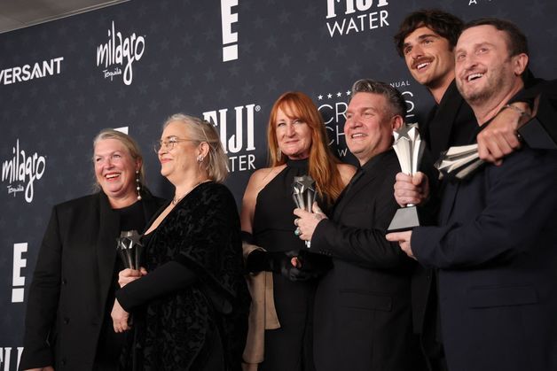 '프랑켄슈타인', 의상상·분장상 이어 미술상까지 3관왕 [98회 아카데미]