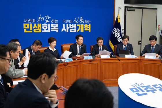 與, '공소취소 거래설' 김어준 책임론 제기…여진 계속