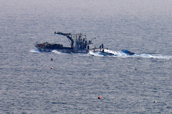 조업 나서는 어선