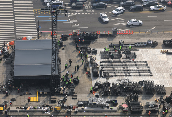 광화문광장에 설치되는 BTS 컴백 공연 무대