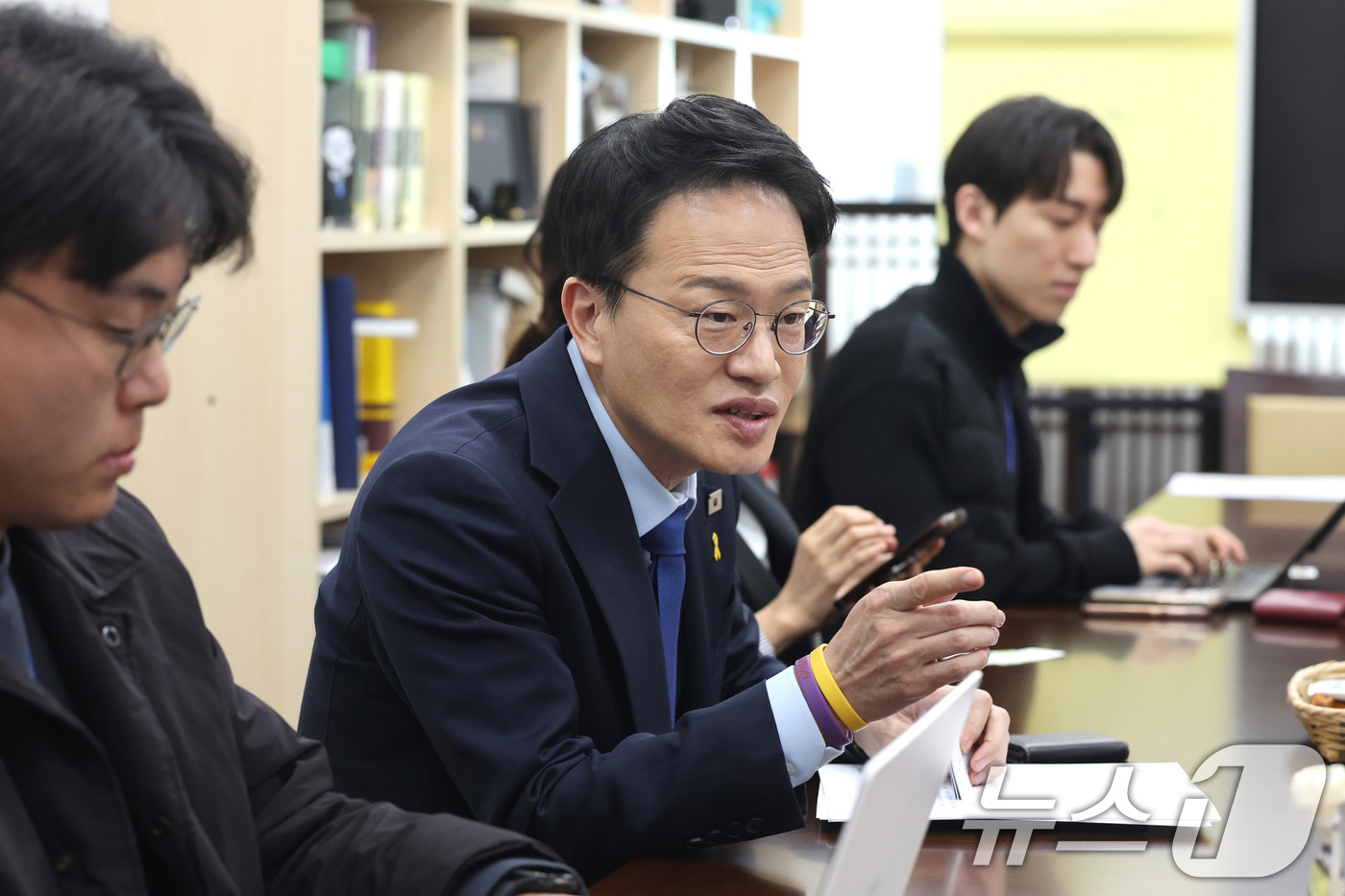 (서울=뉴스1) 신웅수 기자 = 박주민 국회 보건복지위원장이 16일 서울 여의도 국회에서 의료개혁 관련 기자간담회를 하고 있다. 2026.3.16/뉴스1