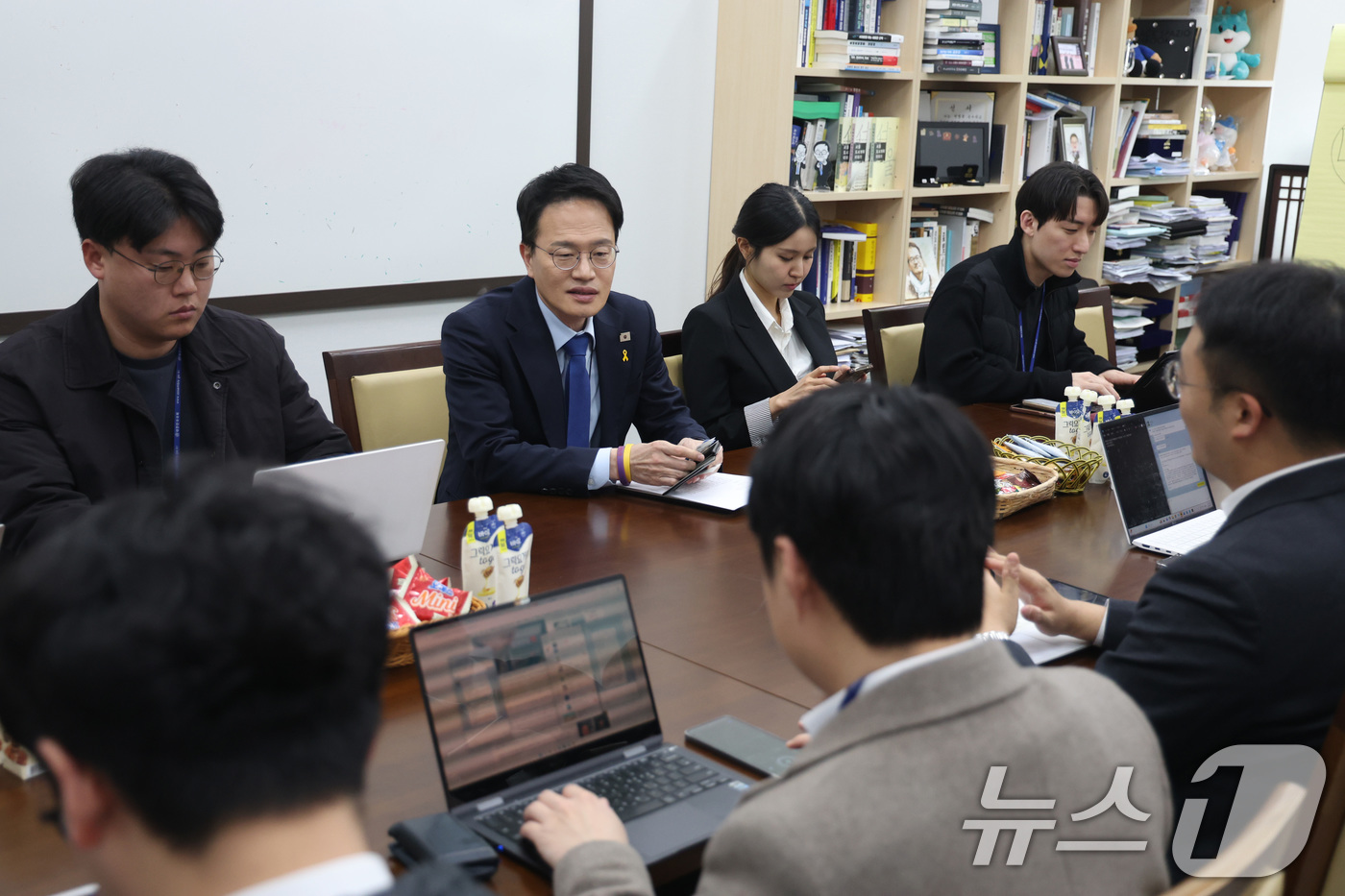 (서울=뉴스1) 신웅수 기자 = 박주민 국회 보건복지위원장이 16일 서울 여의도 국회에서 의료개혁 관련 기자간담회를 하고 있다. 2026.3.16/뉴스1