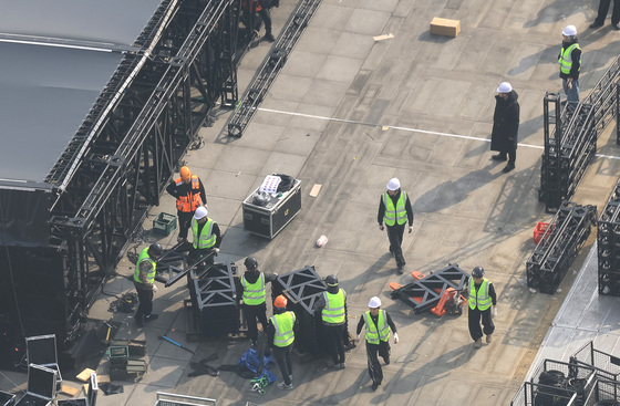 BTS 컴백 공연 무대 광화문광장에 설치