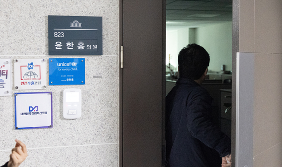 2차 특검팀 대통령 관저 이전 의혹, 윤한홍 의원 자택 등 압수수색