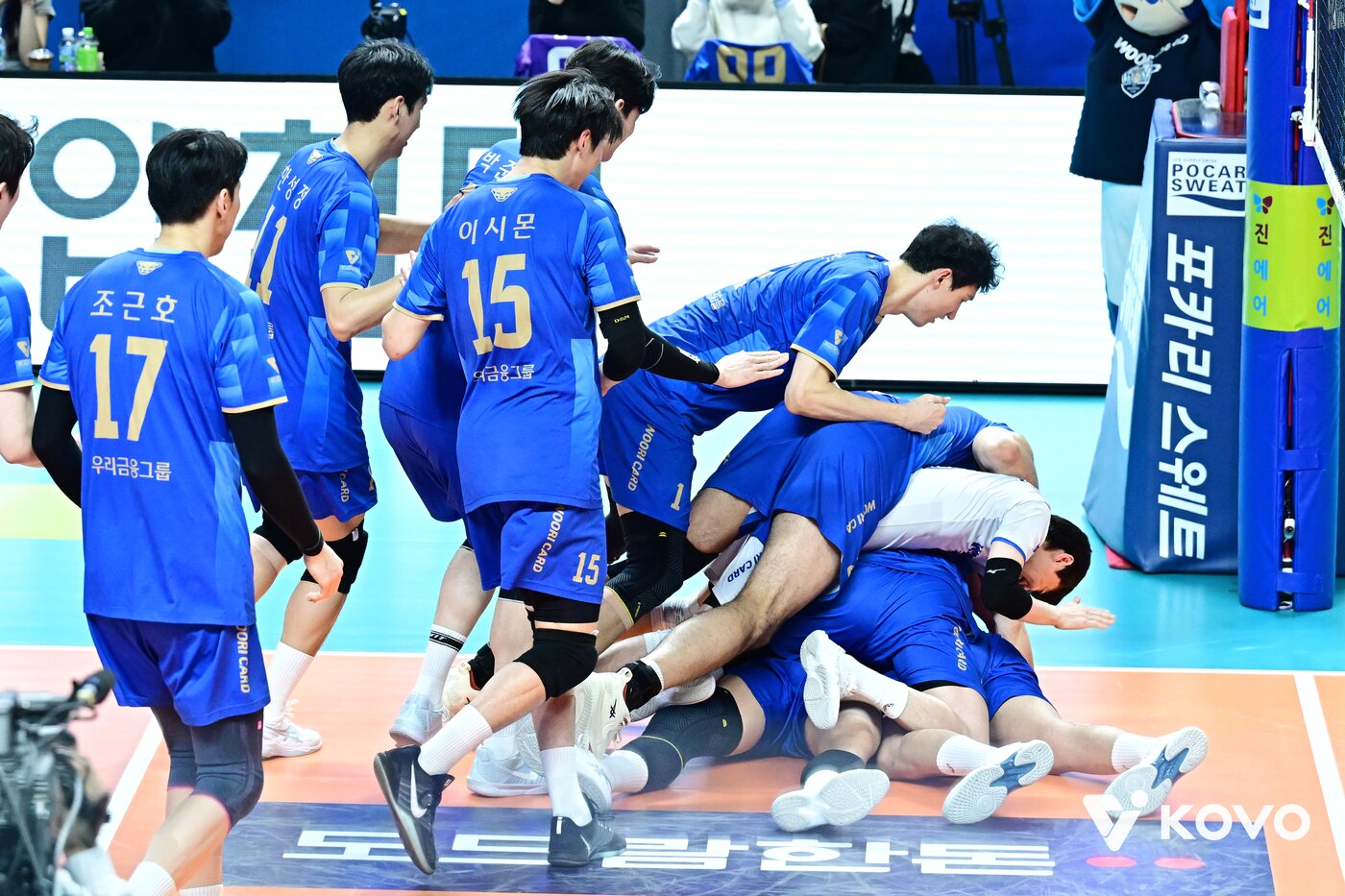 본문 이미지 - V리그 남자부 5위 우리카드. (KOVO 제공)