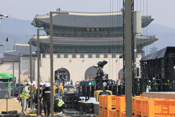 BTS 컴백 공연 무대 설치중인 광화문 광장