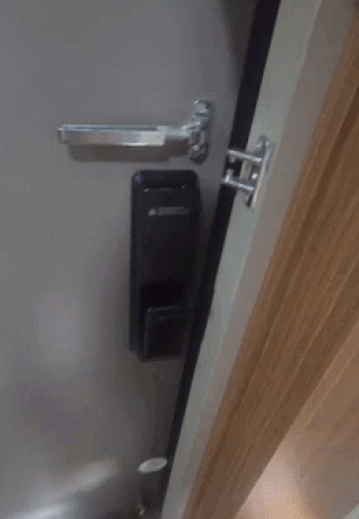 현관문 막은 택배물 20상자…많이 시킨 고객 잘못? 택배기사 실수?[영상]