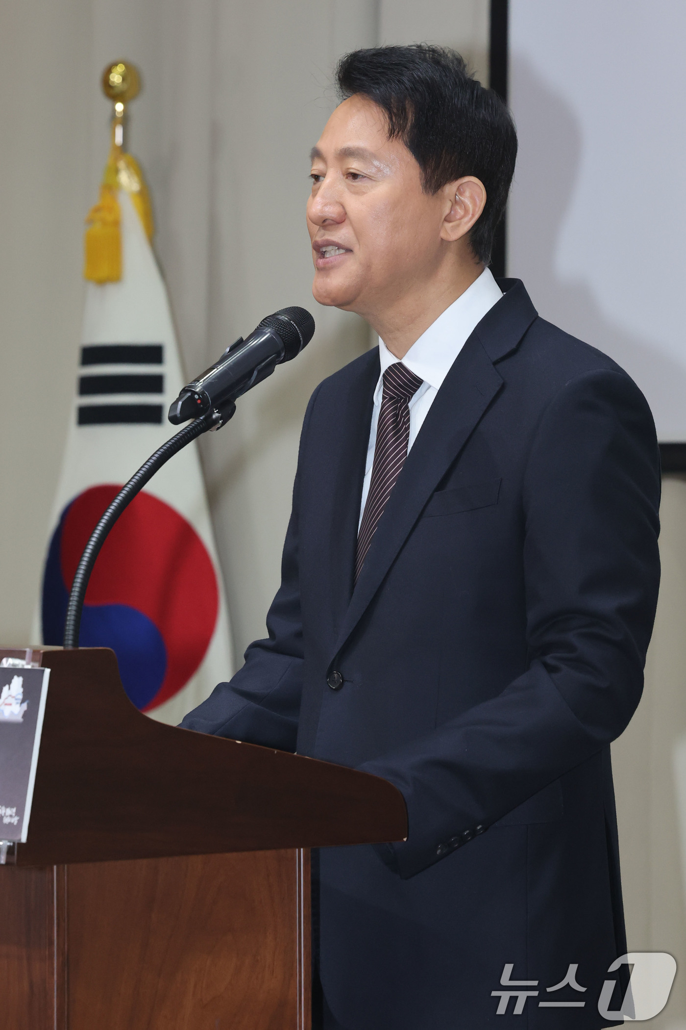 (서울=뉴스1) 이광호 기자 = 오세훈 서울시장이 16일 오전 서울시청에서 열린 강북횡단 지하도시고속도로 건설 민·관·학 정책협의체 발족식에서 인사말을 하고 있다. 2026.3.1 …