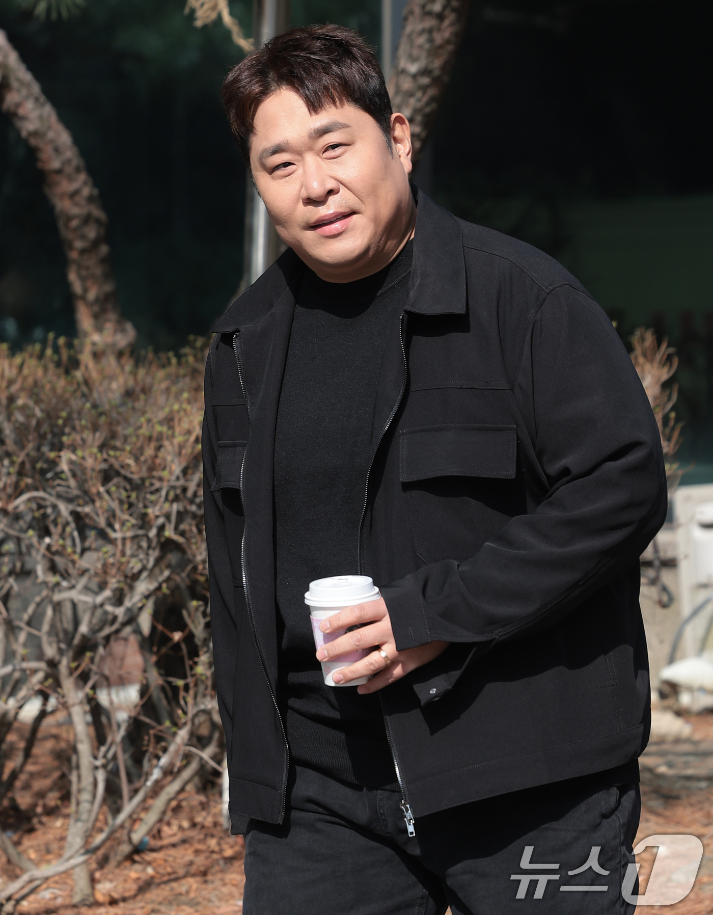 (서울=뉴스1) 권현진 기자 = 방송인 문세윤이 16일 서울 영등포구 여의도동 KBS 신관에서 진행된 ‘불후의 명곡’ 녹화에 참석하고 있다. 2026.3.16/뉴스1