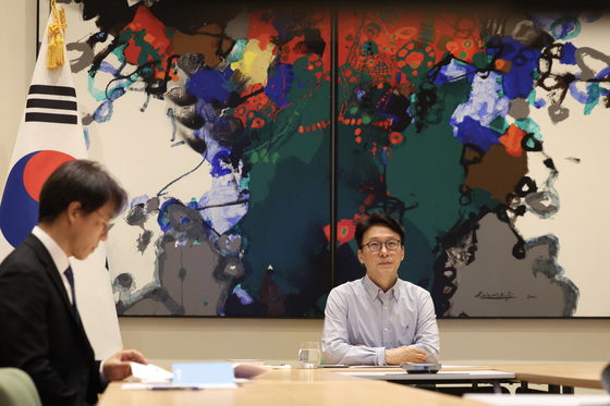 김민석 총리, 미국 현지서 국무총리실 간부회의 주재