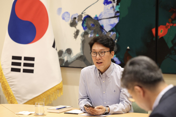 미국서 영상간부회의 갖는 김민석 총리