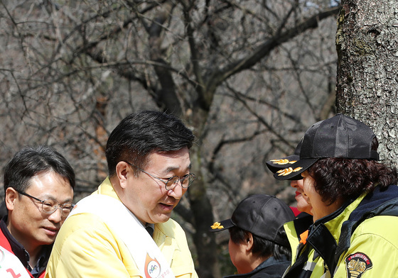 윤호중 장관 "산불예방 힘써주세요"