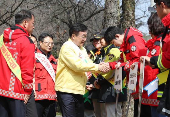 윤호중 장관 "산불예방 힘써주세요"