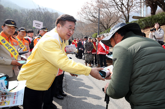윤호중 장관 "산불을 예방합시다"