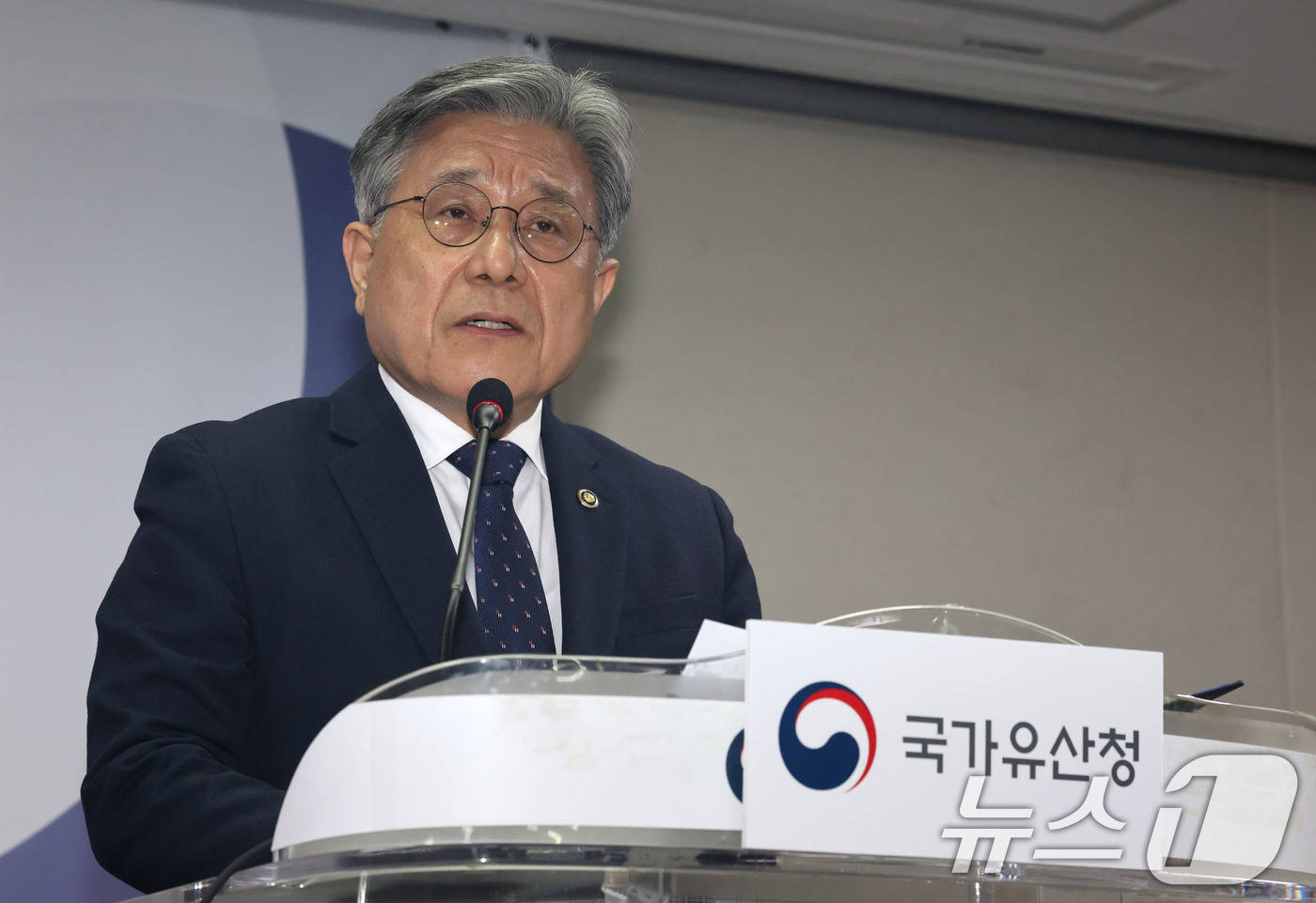 (서울=뉴스1) 이광호 기자 = 허민 국가유산청장이 16일 오후 서울 종로구 국립고궁박물관에서 가진 언론브리핑에서 국가유산청장의 허가를 받지 않은 채 세운4구역 도시환경정비사업부지 …