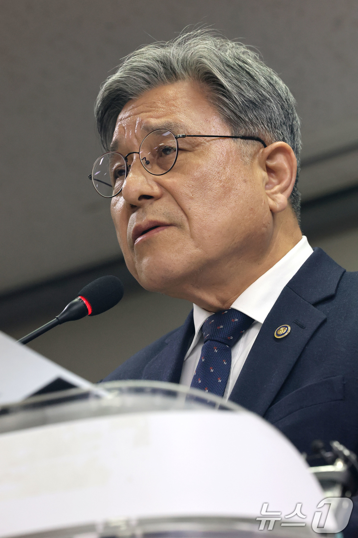 (서울=뉴스1) 이광호 기자 = 허민 국가유산청장이 16일 오후 서울 종로구 국립고궁박물관에서 가진 언론브리핑에서 국가유산청장의 허가를 받지 않은 채 세운4구역 도시환경정비사업부지 …