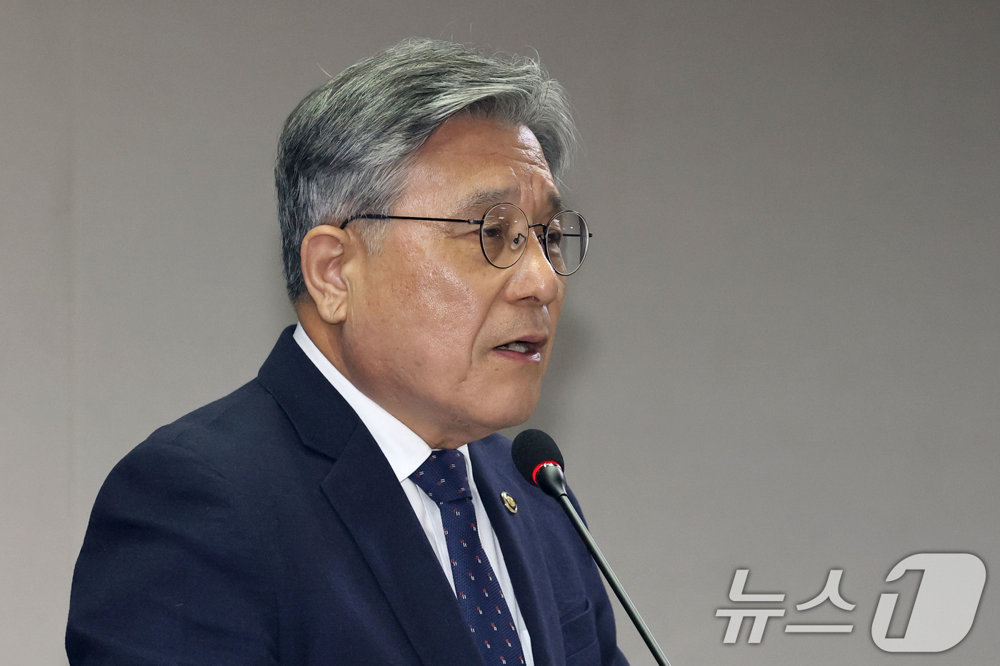 (서울=뉴스1) 이광호 기자 = 허민 국가유산청장이 16일 오후 서울 종로구 국립고궁박물관에서 가진 언론브리핑에서 국가유산청장의 허가를 받지 않은 채 세운4구역 도시환경정비사업부지 …