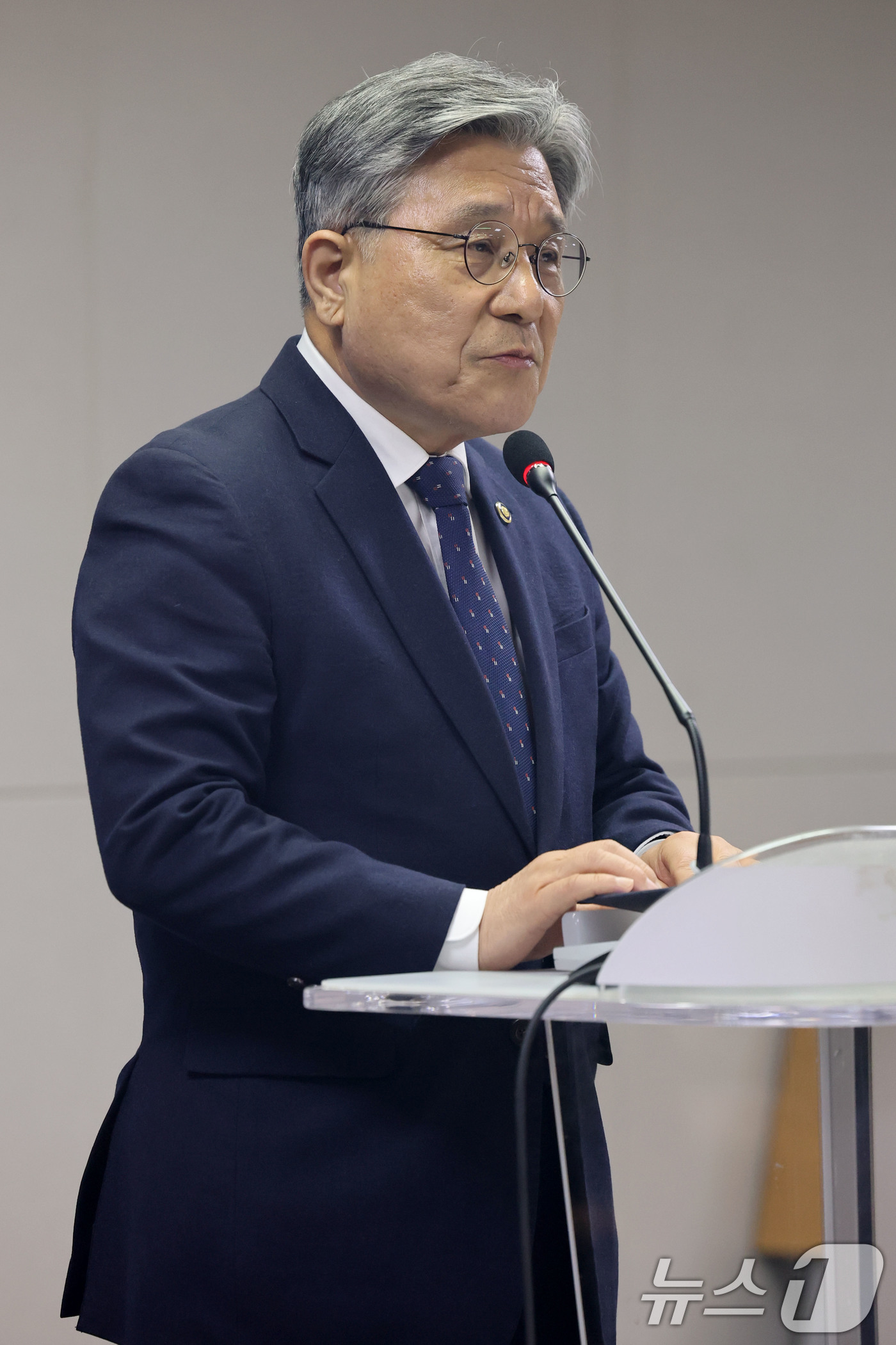 (서울=뉴스1) 이광호 기자 = 허민 국가유산청장이 16일 오후 서울 종로구 국립고궁박물관에서 가진 언론브리핑에서 국가유산청장의 허가를 받지 않은 채 세운4구역 도시환경정비사업부지 …