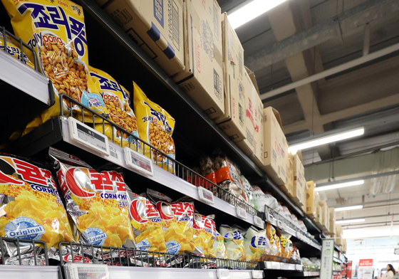 정부, 과자·아이스크림 가격 인하 검토