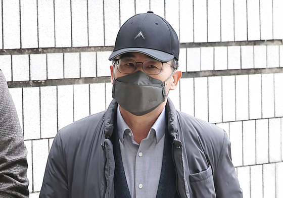 마스크에 모자 쓰고 법정 출석하는 곽종근 전 특수전사령관