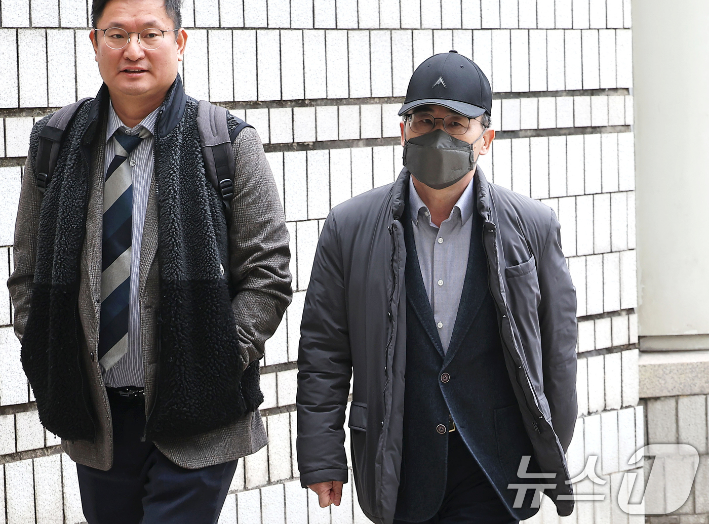 (서울=뉴스1) 오대일 기자 = 12·3 비상계엄에 가담한 혐의로 기소된 곽종근 전 육군 특수전사령관이 16일 오후 서울 서초구 서울중앙지법에서 열린 내란중요임무종사 등 1차 공판 …