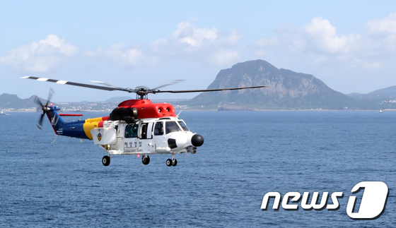 해경청, 헬기 조종사 4명 자체 양성…내년 6월 임무 투입