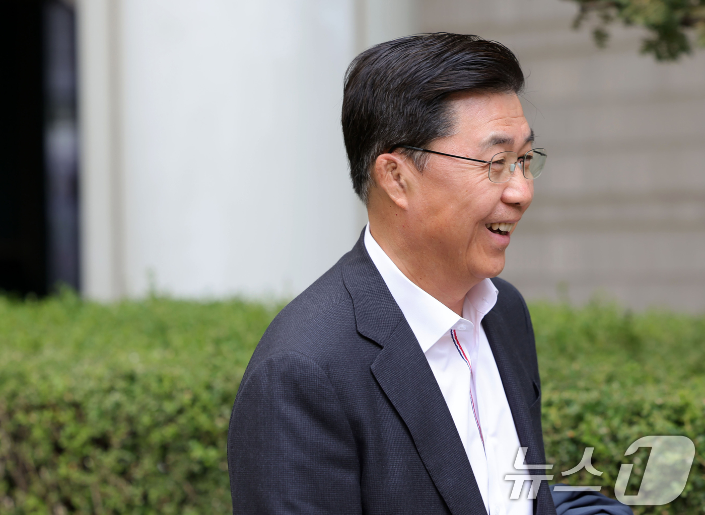 (서울=뉴스1) 오대일 기자 = 홍장원 전 국가정보원 1차장이 16일 오후 서울 서초구 서울중앙지방법원에서 열린 조태용 전 국가정보원장의 1심 공판에 증인으로 출석하고 있다. (공 …