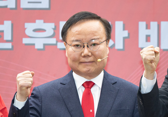 주먹 쥔 김재원 국민의힘 경북지사 예비후보