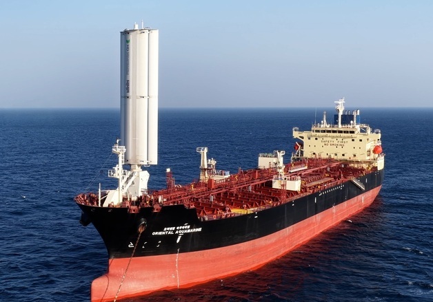 "규제 불확실성에 비용 부담까지"...국적선사들 친환경 선박 전환 '관망'