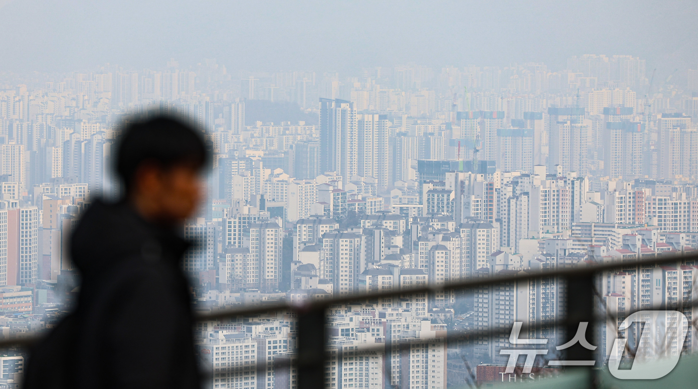 (서울=뉴스1) 김도우 기자 = 지난달 서울 집값이 한 달 전보다 0.66% 오른 것으로 집계됐다.16일 한국부동산원에 따르면 2월 서울 주택종합 매매가격은 전월 대비 0.66% …