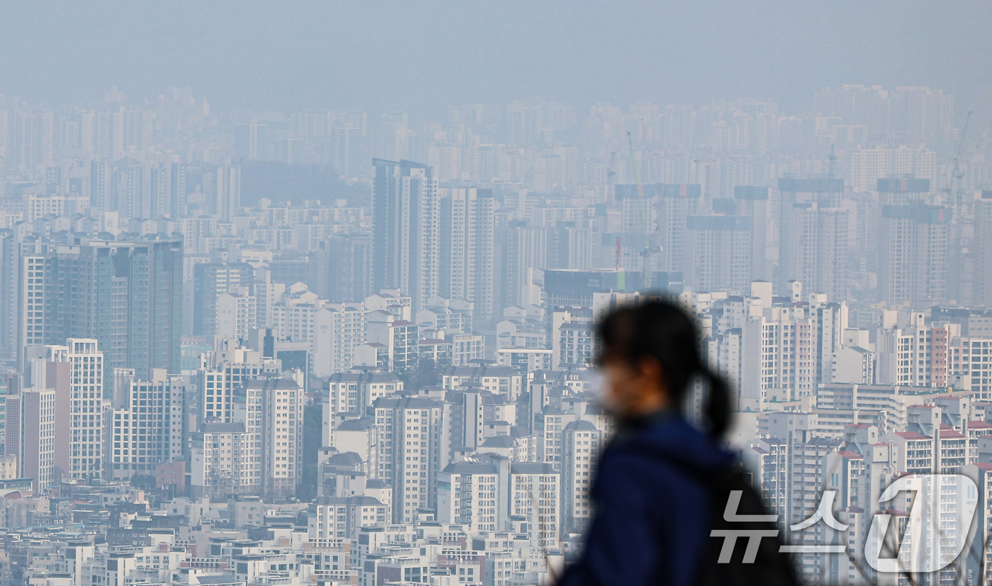 (서울=뉴스1) 김도우 기자 = 지난달 서울 집값이 한 달 전보다 0.66% 오른 것으로 집계됐다.16일 한국부동산원에 따르면 2월 서울 주택종합 매매가격은 전월 대비 0.66% …