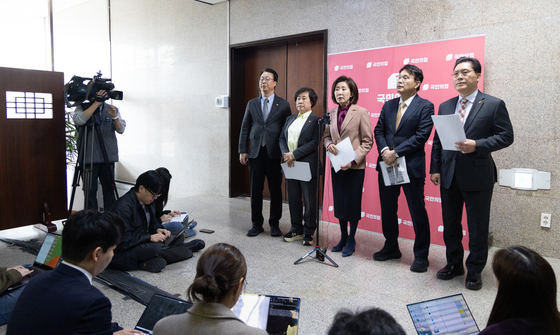 현안 기자회견하는 국민의힘 법사위원들