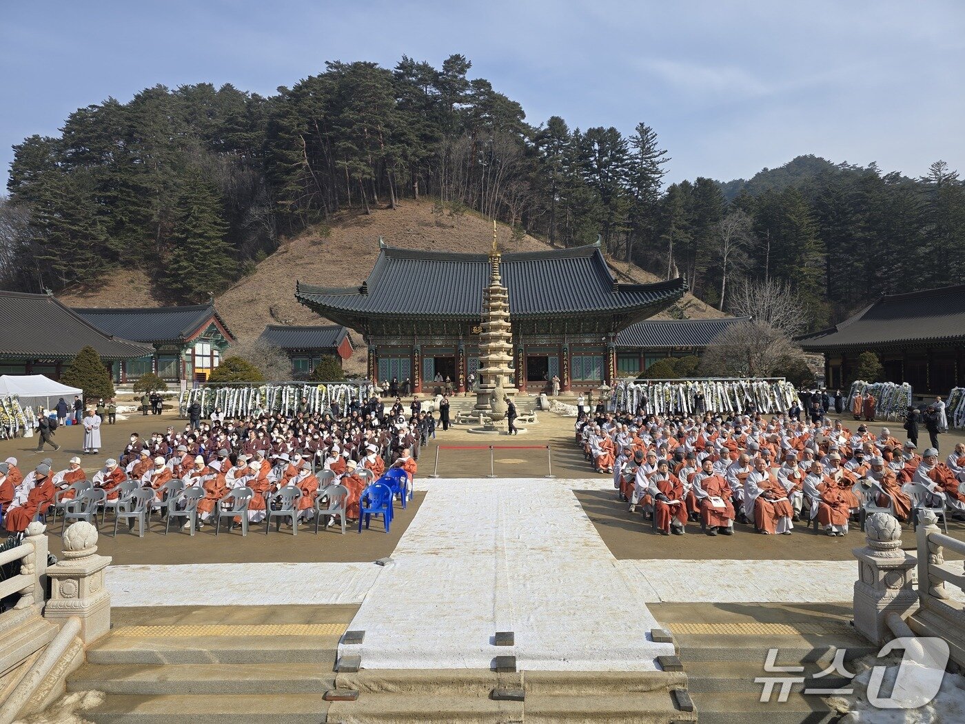 본문 이미지 - 오대산 월정사 선덕 자광당 원행 대종사 영결식이 16일 강원 평창 오대산 월정사 화엄루에서 조계종 원로회의장으로 엄수됐다.(독자 제공. 재판매 및 DB금지)/뉴스1