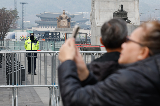 BTS 컴백 라이브 앞두고 광화문 일대 '통제'