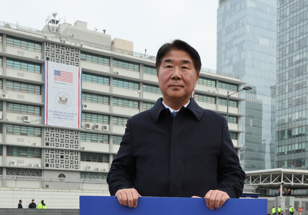 이기헌 의원 '미국대사관 앞 파병 반대 1인 시위'