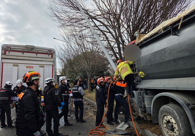 울산 북구 산업로서 6중 추돌 사고…1명 사망·2명 경상(종합)